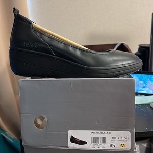 Size 8.5 Vionic Jacey black wedge slip-ons